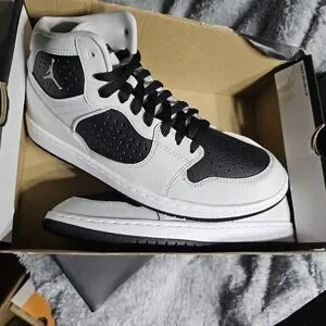 Jordan | Shoes | Jordan Black And White Athletic Shoes  display picture 3